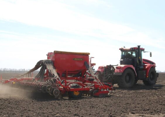 В Комаричском районе активными темпами идут весенне-полевые работы