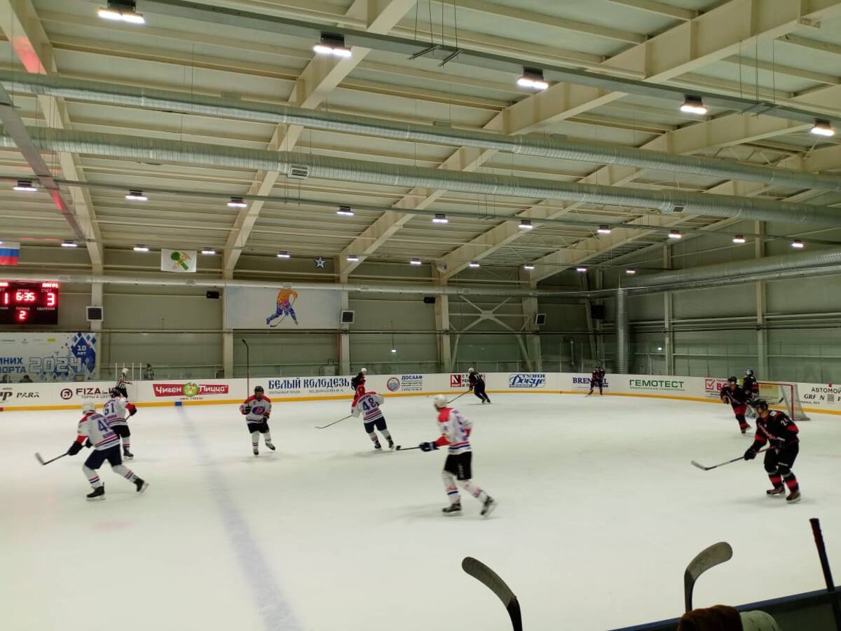 В Новозыбкове стартовал Кубок Дружбы по хоккею