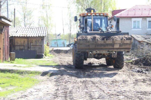 В Локте продолжают благоустраивать дворовые территории
