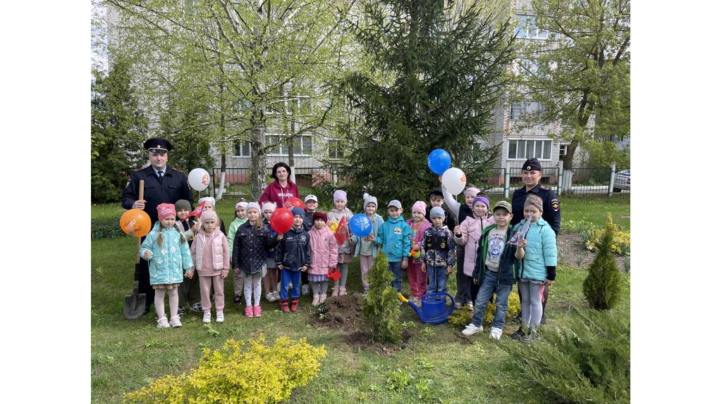 В УНЕЧЕ ТРАНСПОРТНЫЕ ПОЛИЦЕЙСКИЕ ПРОВЕЛИ АКЦИЮ «САД ПАМЯТИ»