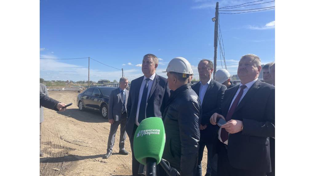 Александр Богомаз осмотрел социально важные стройки в Брянске и Фокино