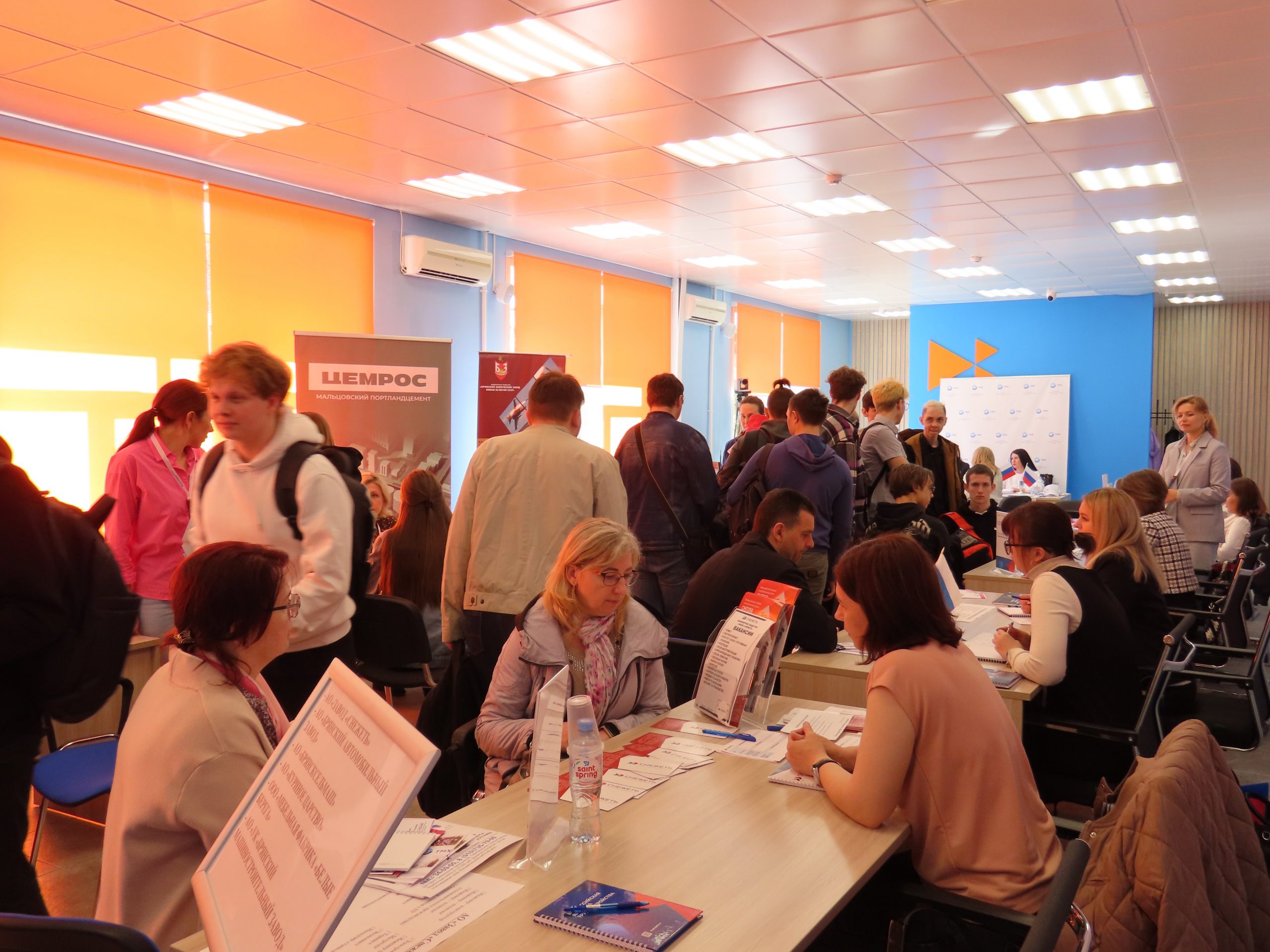 В Брянской области состоялся региональный этап Всероссийской ярмарки трудоустройства «Работа России. Время возможностей»