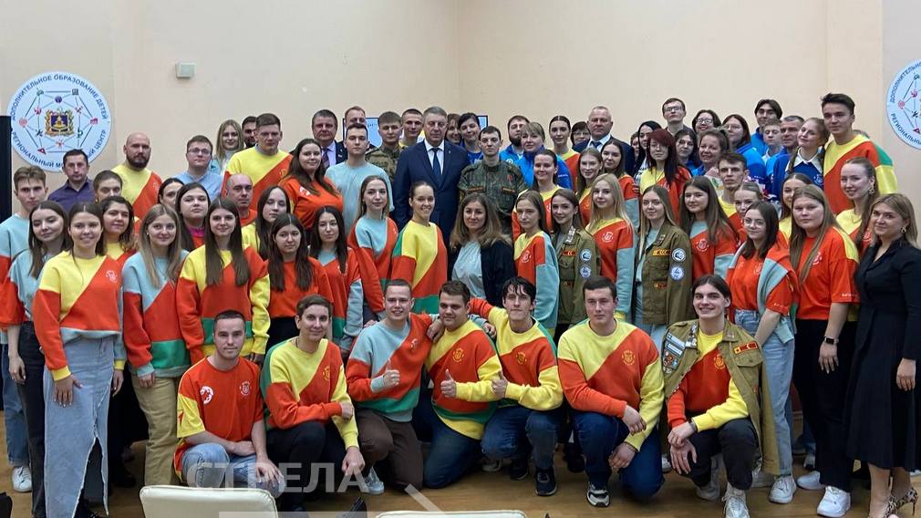 Александр Богомаз встретился с волонтерами Всемирного фестиваля молодежи