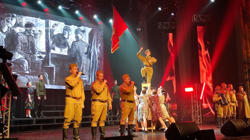 В Брянске прошел торжественный концерт «Победа — за нами!»