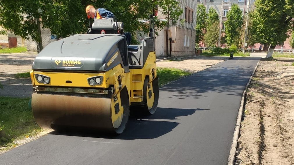 В Бежицком районе Брянска продолжается капремонт дороги по улице Болховской