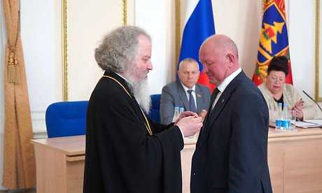 Руководители Брянской области и предприятий АПК региона награждены медалями и грамотами за благотворительную помощь Московской духовной академии