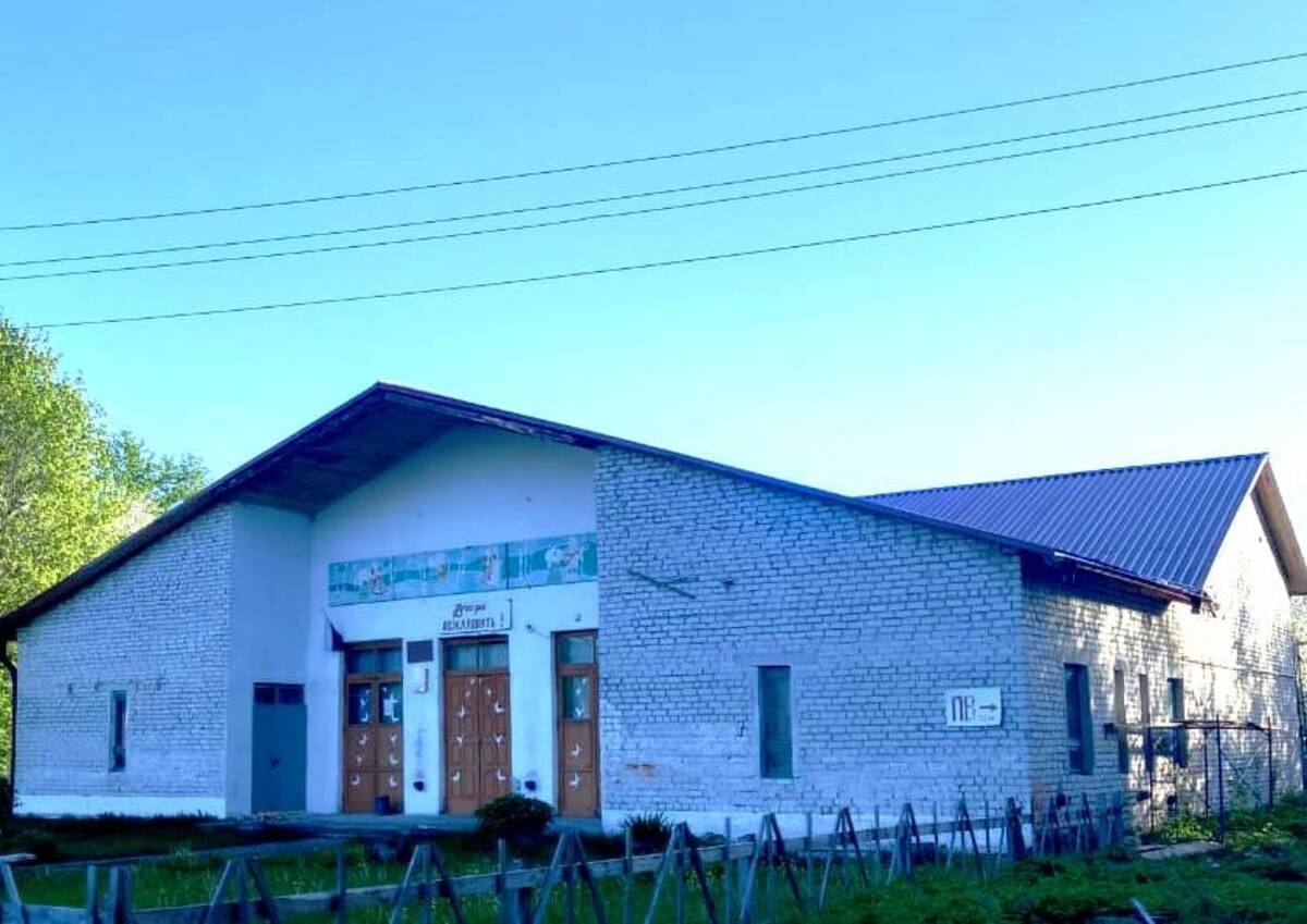 В Клетнянском районе продолжается обновление сельского дома культуры