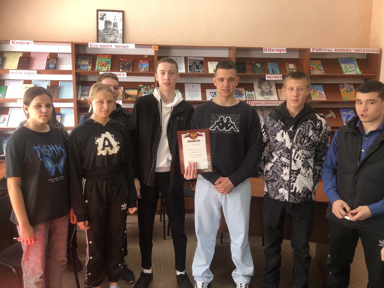 В Бугровской сельской библиотеке прошла интеллектуальная игра «Что? Где? Когда?»