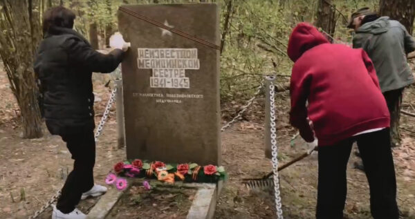 Новозыбковский медицинский колледж шефствует над могилой Неизвестной медсестры