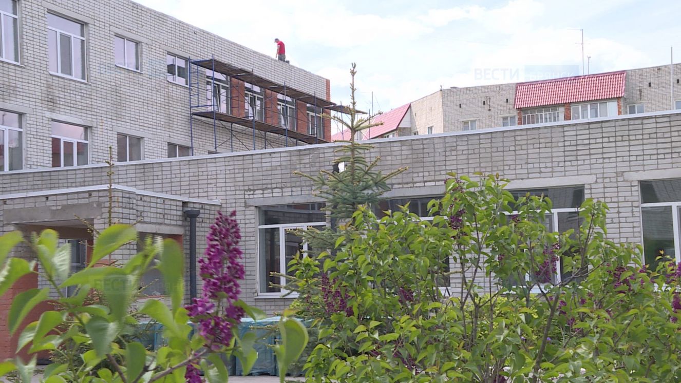 На Брянщине в городе Дятьково ремонтируют гимназию №1