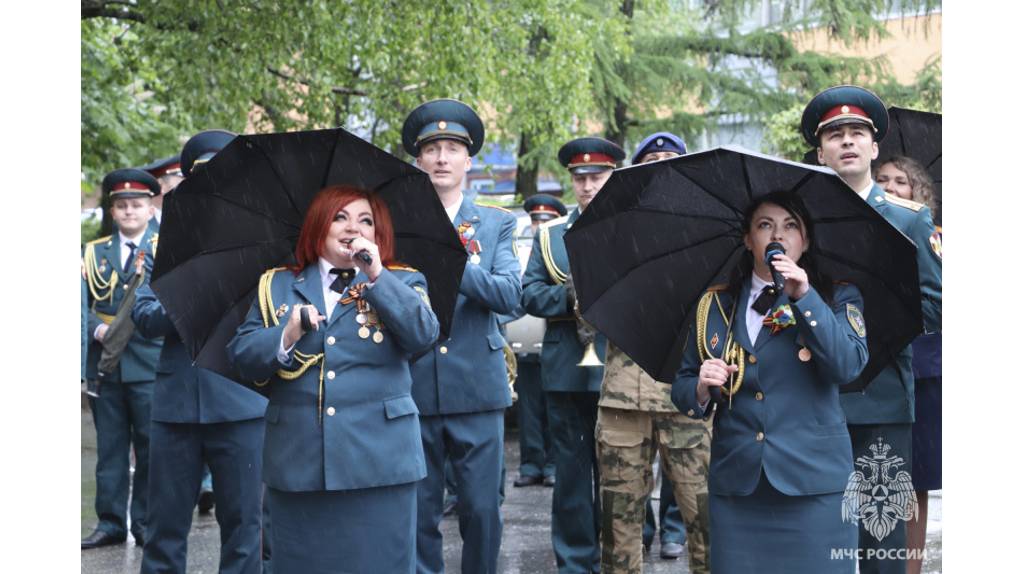 Сотрудники силовых ведомств Брянска устроили праздничный концерт для ветеранов