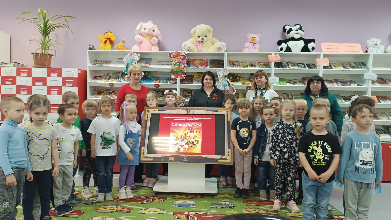 Карачевские дошколята совершили экскурсию в районную библиотеку