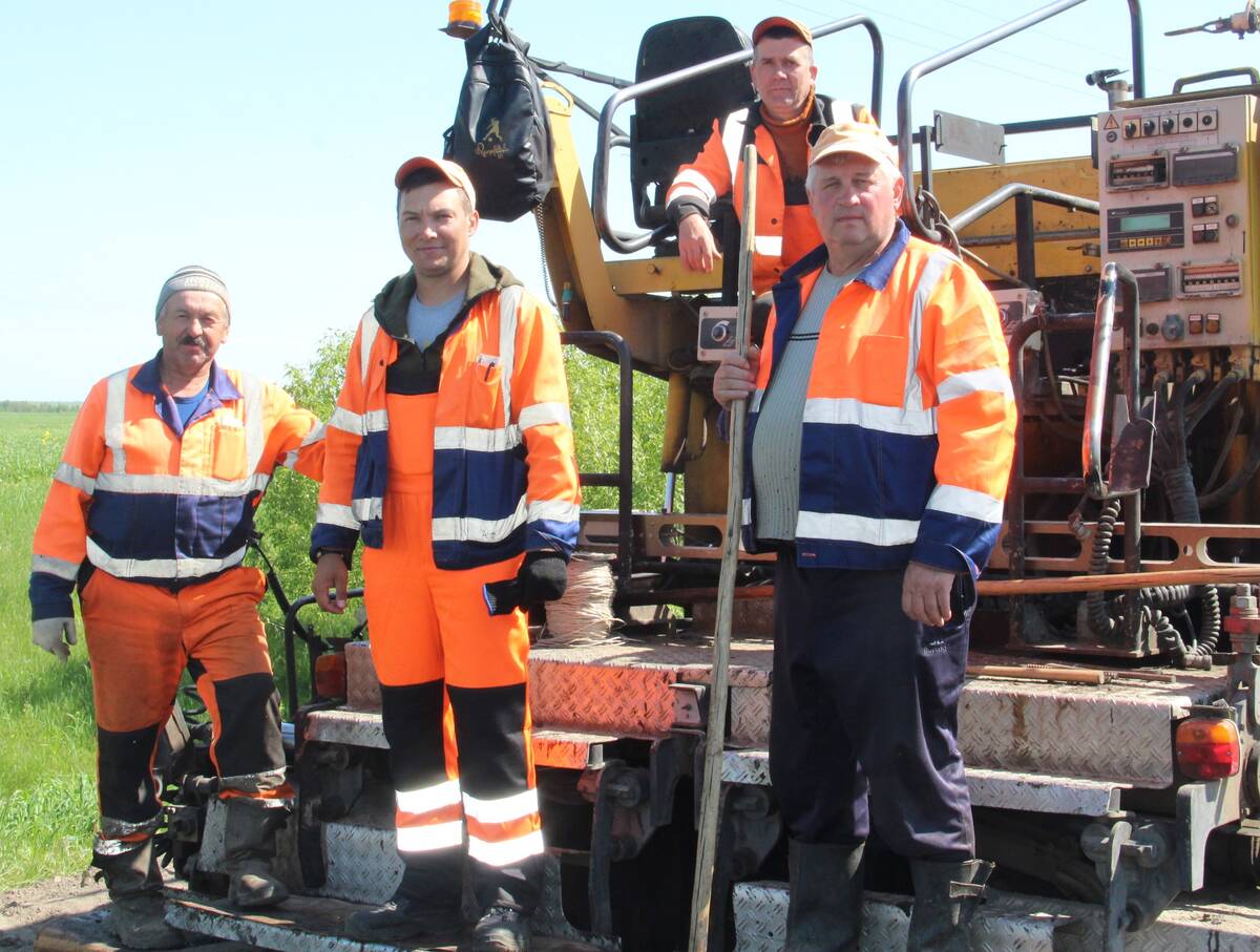 В Брянской области ремонтируют участок дороги Локоть – Кретово – Турищево