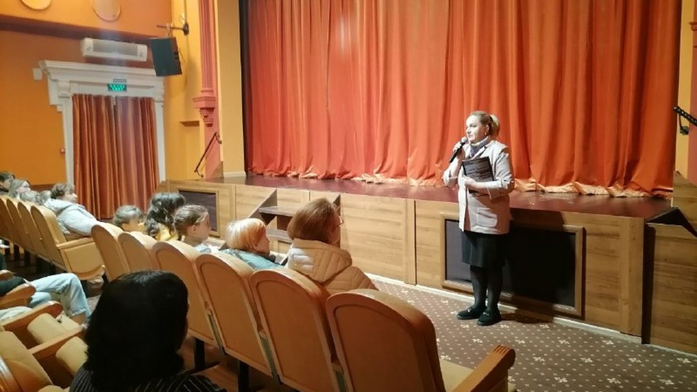 Семьи участников СВО посетили спектакль Брянского театра кукол