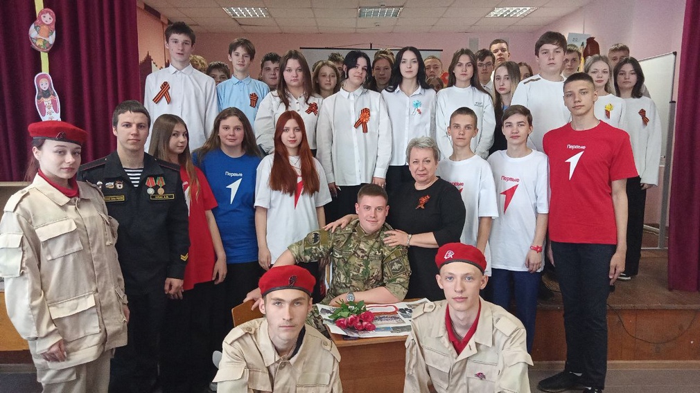 Новозыбковские активисты встретились с участником СВО Степаном Корнеенко