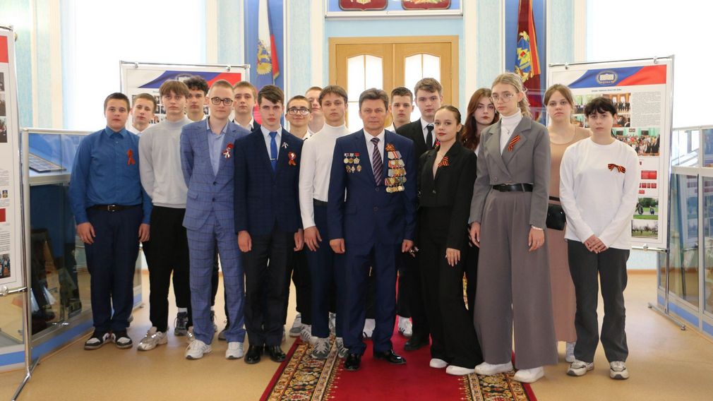 В Брянской облдуме продолжаются встречи с учащимся и студентами