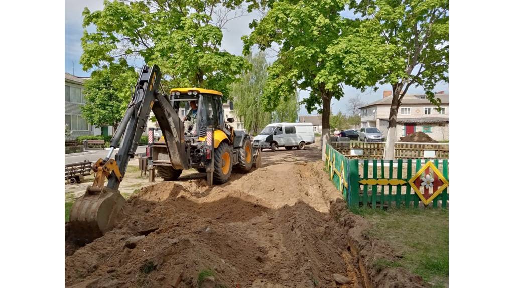 В брянском поселке Чемерна благоустраивают двор по переулку Молодежному