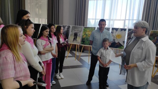 В Трубчевске открылась фотовыставка «Взгляд на мир влюбленными глазами»