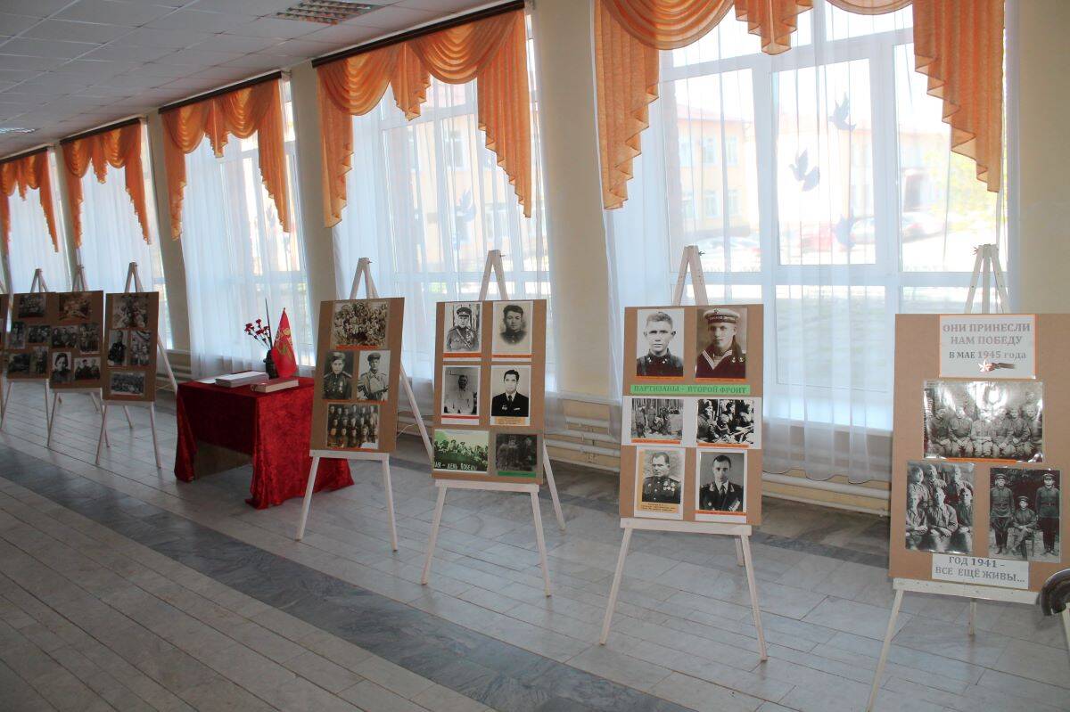 В брянской Суземке открылась выставка «Они принесли нам победу в мае 1945 года»