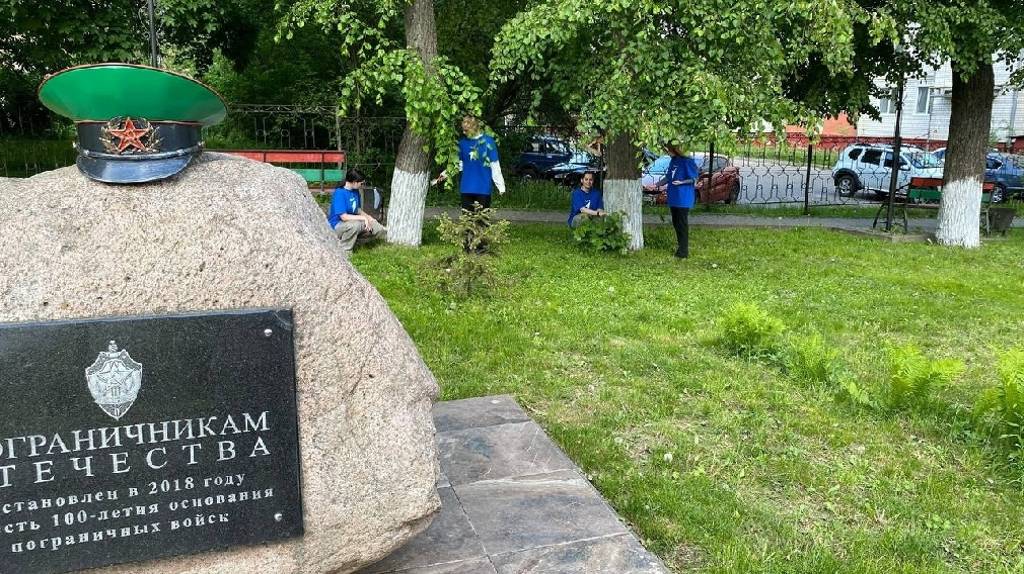 В брянских Клинцах активисты «Движения Первых» вышли на субботник