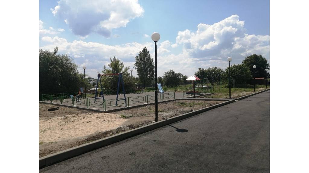 В брянском Трубчевске проводят благоустройство двора по улице Заводской