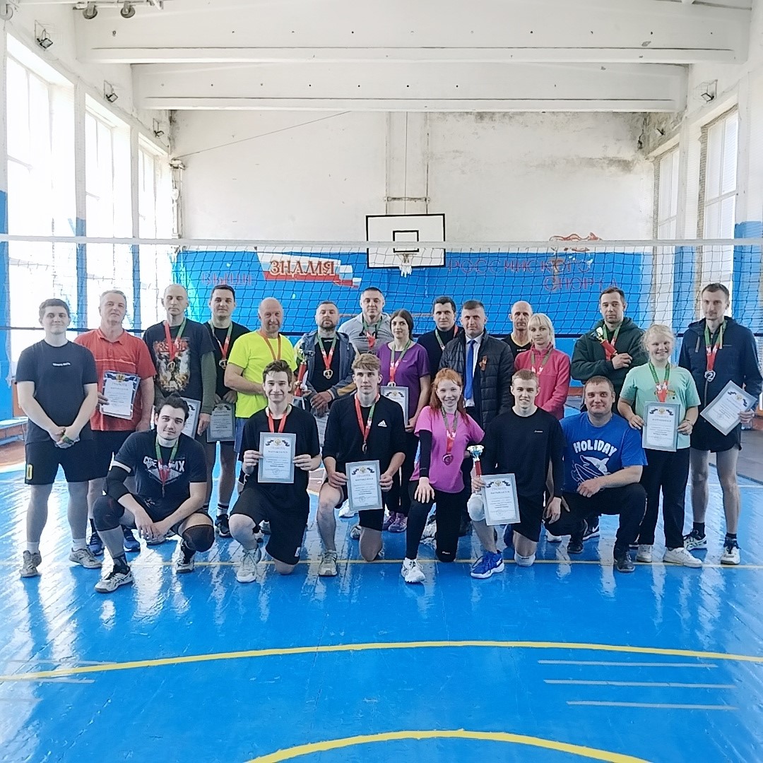 В Карачеве прошли жаркие волейбольные игры