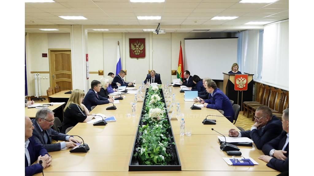 В Брянске детям-сиротам передадут более 100 квартир