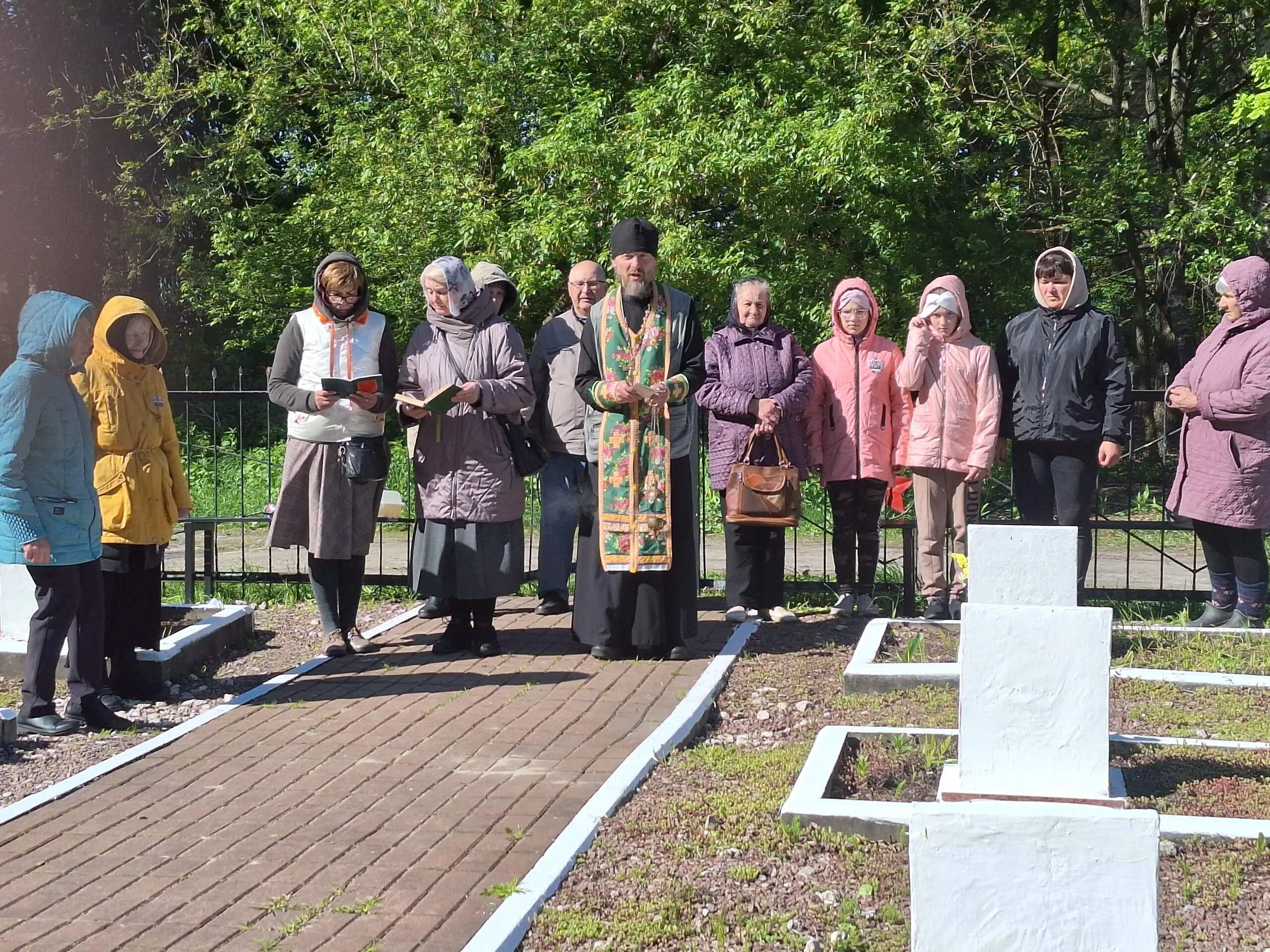 В с.Трыковка Карачевского района прошла панихида погибшим в годы войны