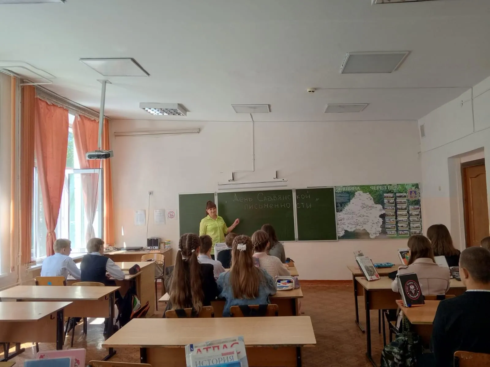 Первомайская сельская библиотека провела час общения «Первоучители добра и просвещения»