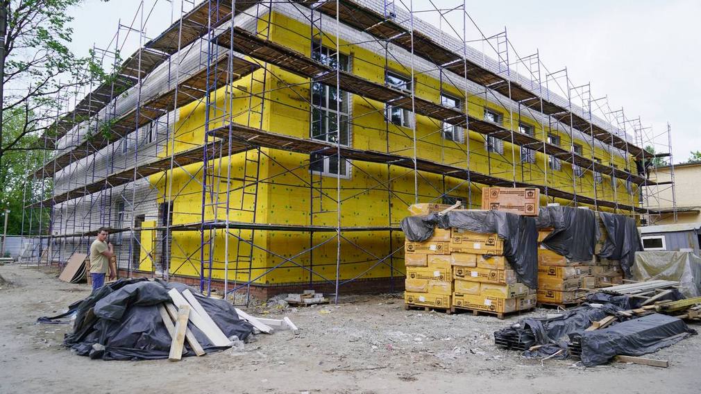 Губернатор проверил ход работ по реконструкции школы искусств № 10 в Брянске