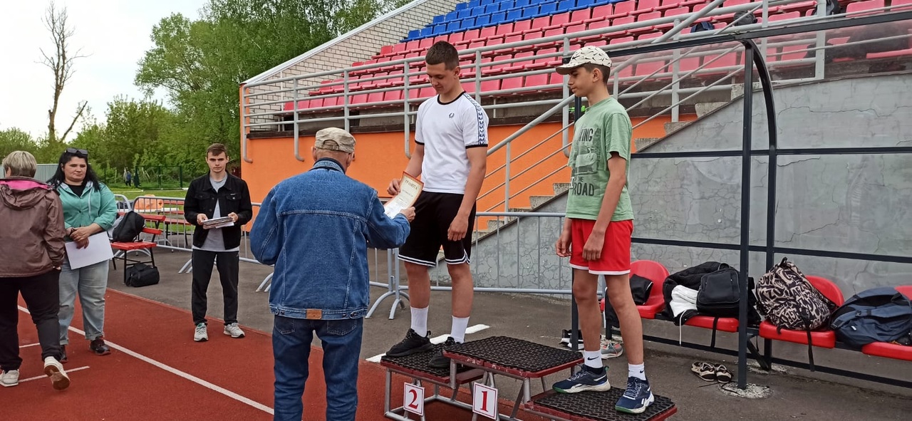 На карачевском стадионе «Снежеть» соревновались легкоатлеты