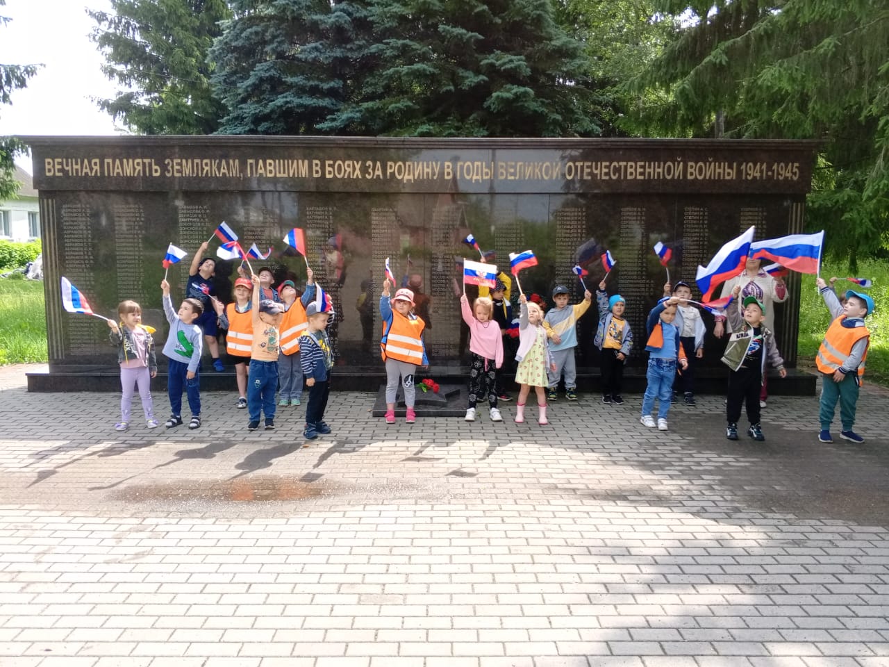 Для воспитанников детского сада «Родничок» прошла краеведческая акция в канун Дня России