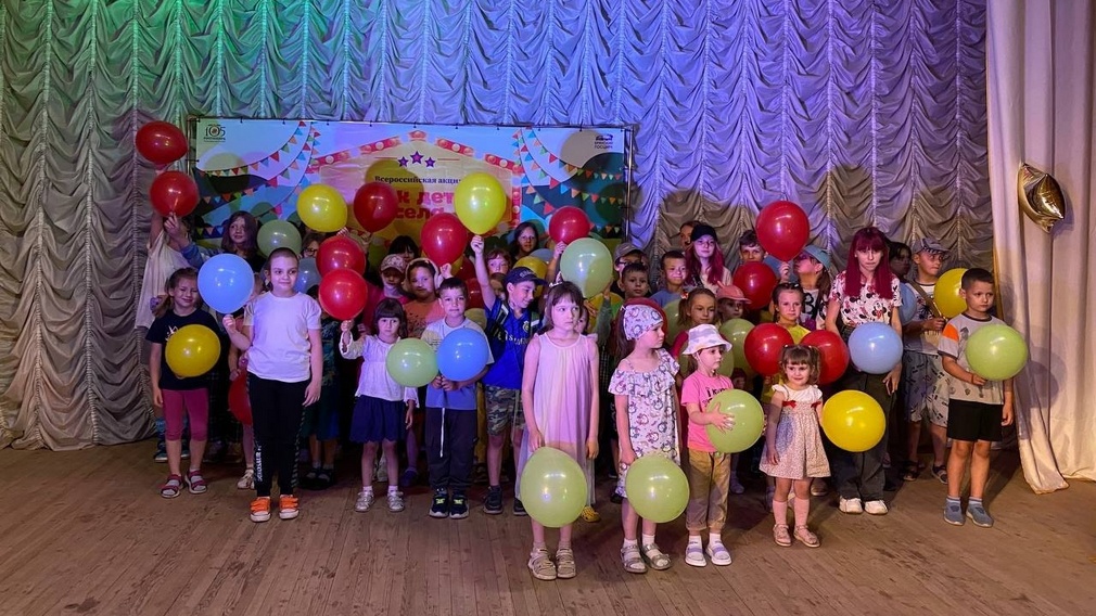 В рамках акции «Цирк детям села» представление посетили жители Почепского района