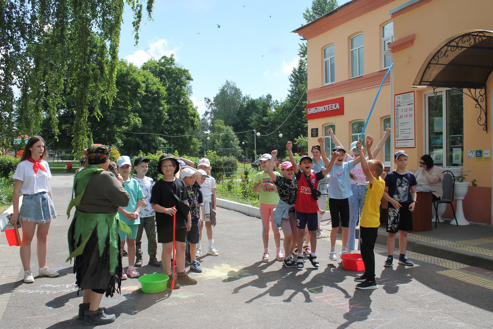 В Карачевской районной библиотеке открыли летний читальный зал «Книжный пикник»