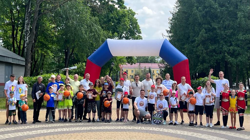 В Брянске прошёл спортивный марафон «Великолепная семья — 2024»