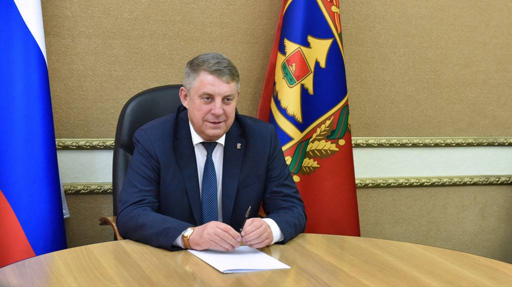 Губернатор Александр Богомаз поздравил брянских работников социальной сферы