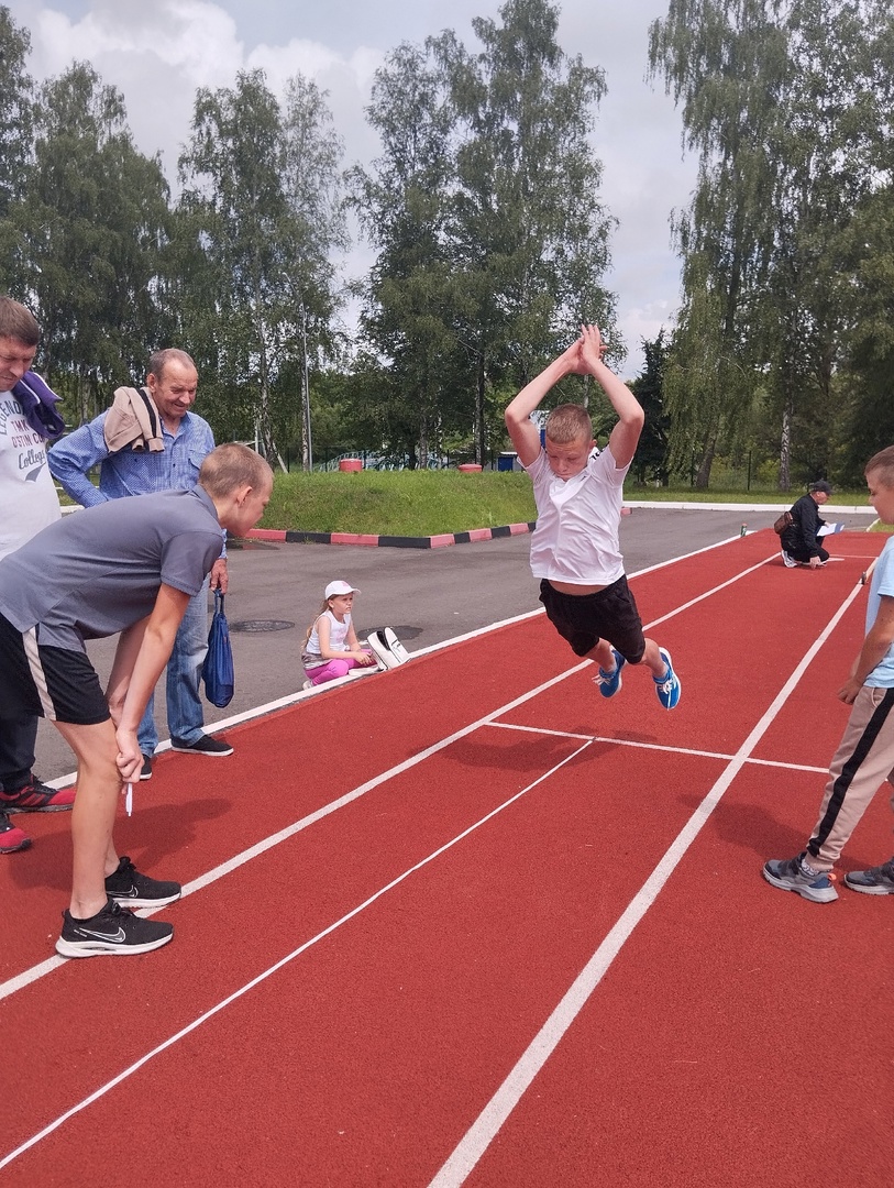 На карачевском стадионе «Снежеть» прошел фестиваль ГТО среди школьников