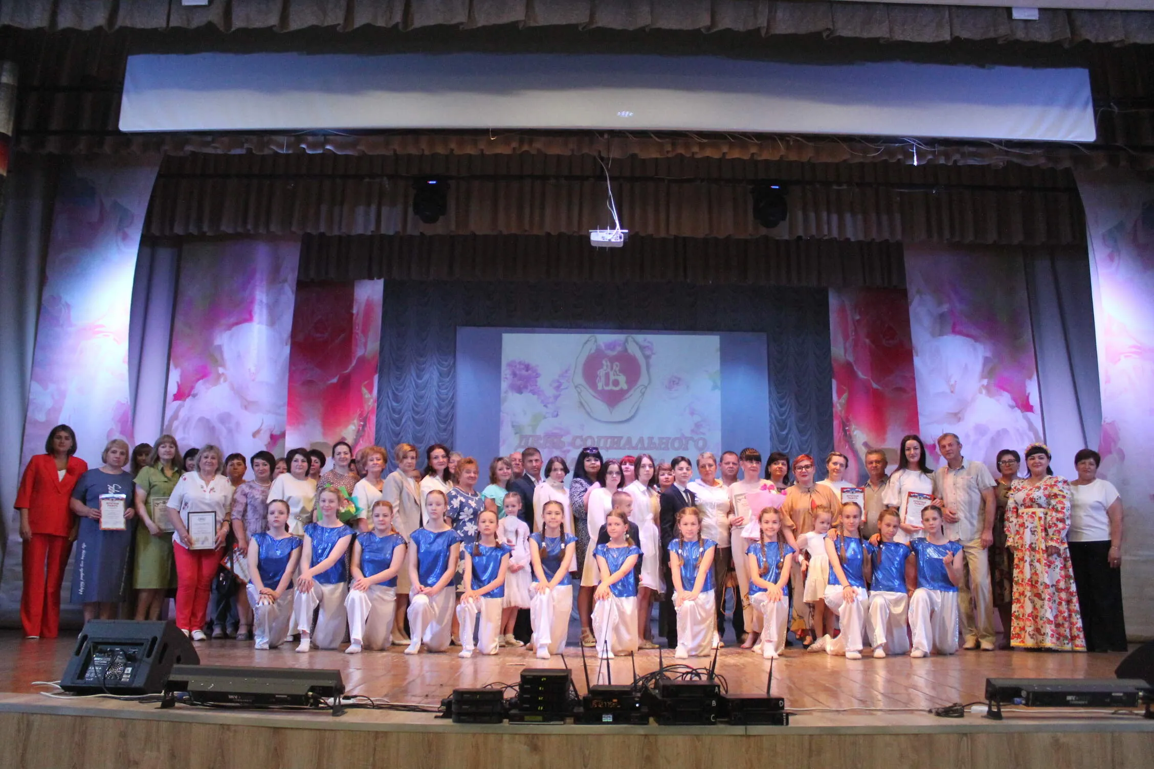 В Карачеве чествовали соцработников