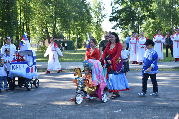 Парад колясок прошёл в брянской  Клетне
