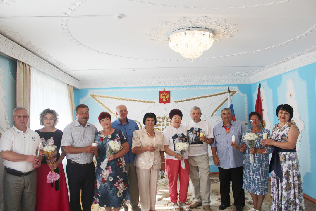 В Карачевском отделе ЗАГС прошла церемония перерегистрации браков