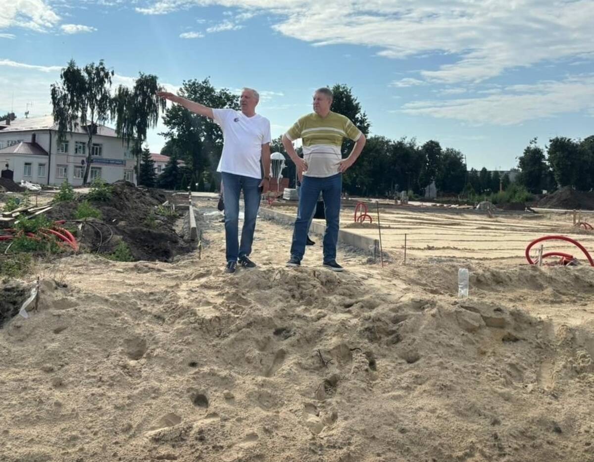 Губернатор Брянского региона  Богомаз в Стародубе проинспектировал реконструкцию сквера «40 лет Победы»