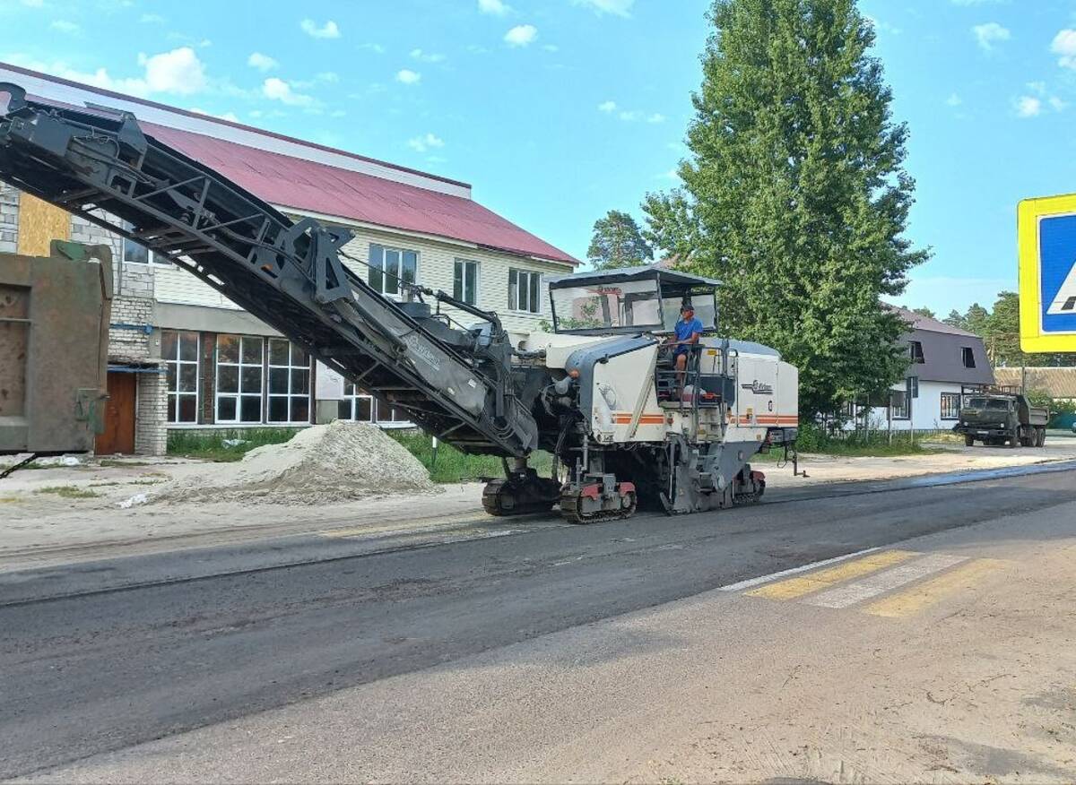 В брянской Жуковке ремонтируют улицу Учительскую