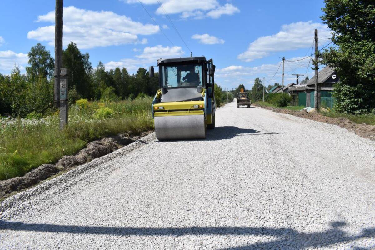 В брянской  Клетне идет строительство дороги по улице Вокзальная