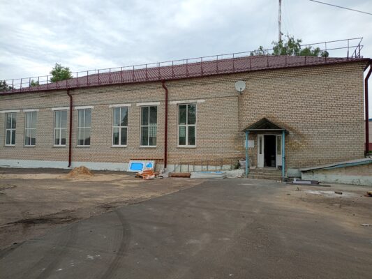 В Мглинской школе № 1 Брянской области ремонтируют спортзал