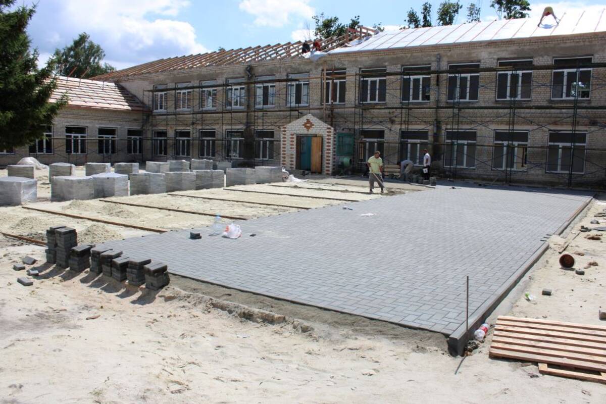 На Брянщине , В Стародубском округе идет капитальный ремонт  Остроглядовской  школы