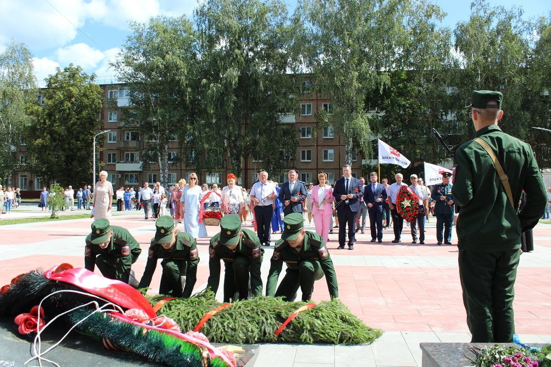 В Карачеве прошли торжественные митинги в День города