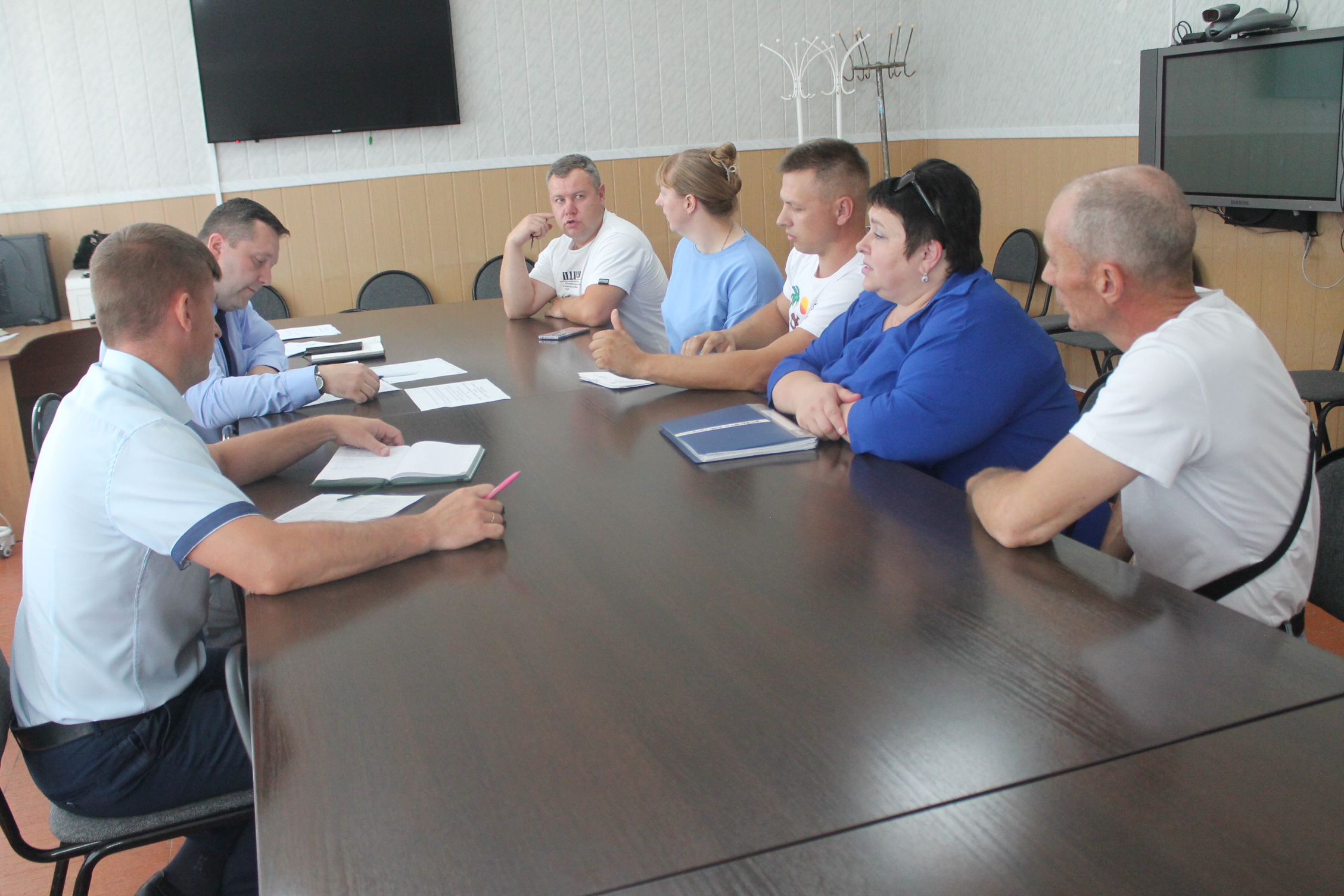 В Карачеве состоялся личный прием и.о. главы районной администрации Р.А.Егорова