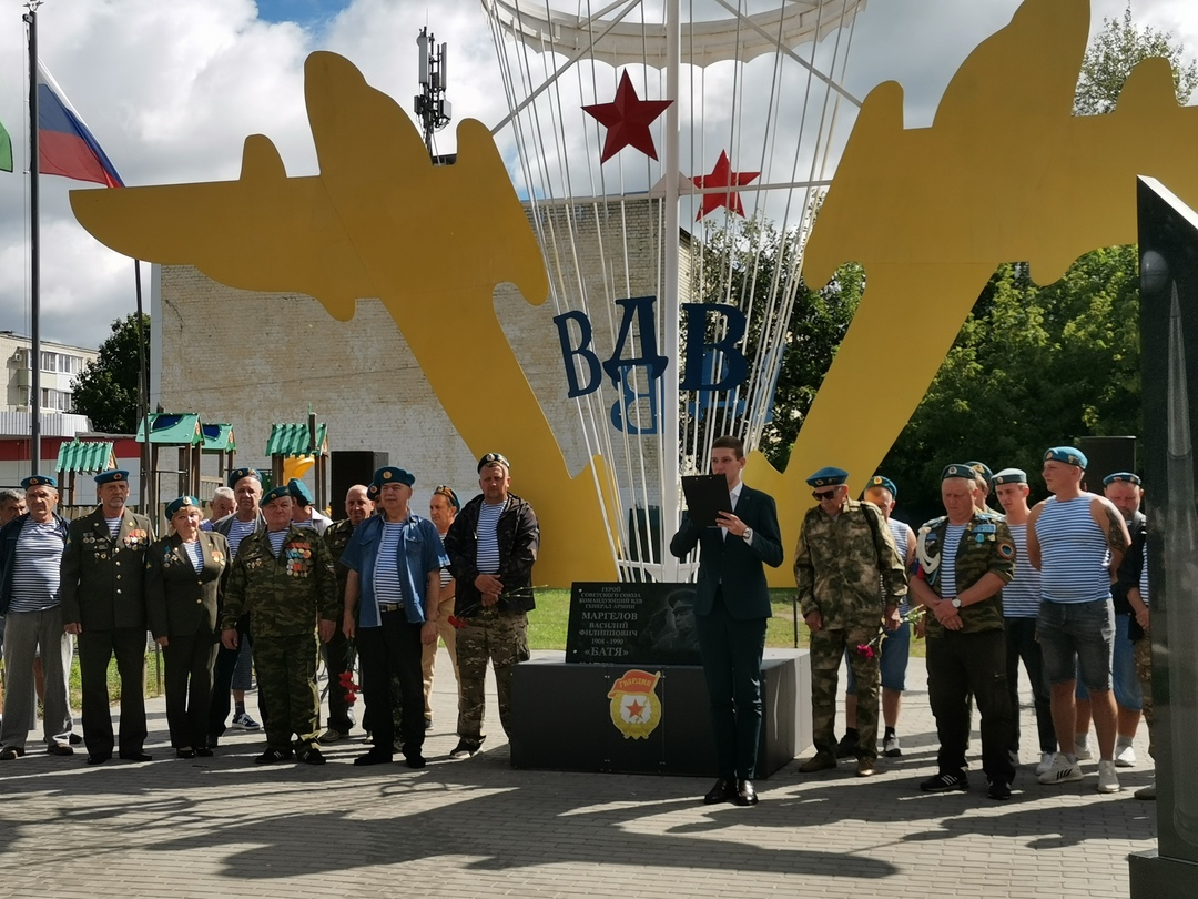 В Карачеве прошел торжественный митинг в честь Дня ВДВ