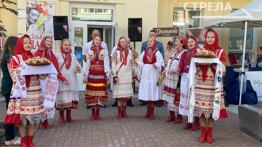 Дятьковский район и Жуковский округ в рамках Дней муниципалитетов представили свои экспозиции