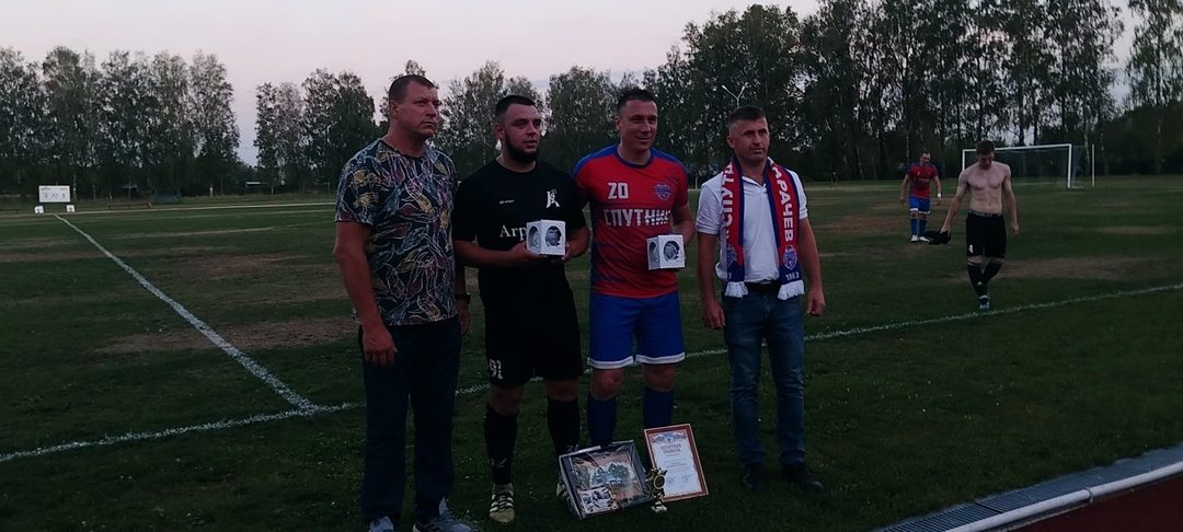 На карачевском на стадионе «Снежеть» прошла очередная календарная игра Чемпионата Брянской области по футболу